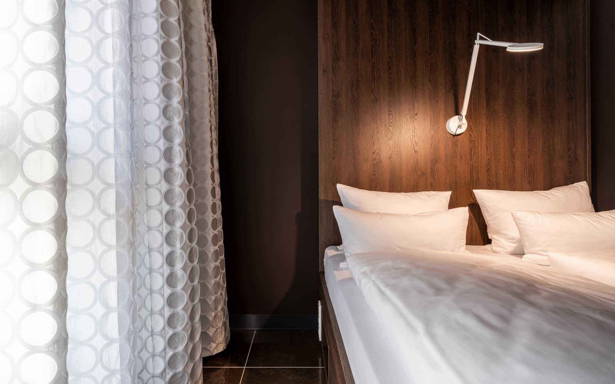 Suite Charles Braun Schlafzimmer Bett - Designhotel Laurichhof Pirna