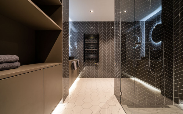 Suite Spotlight Dusche  - Designhotel Laurichhof Pirna