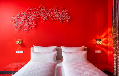 designhotel_laurichhof_unter_dem_meer_schlafen_rot_2_highres